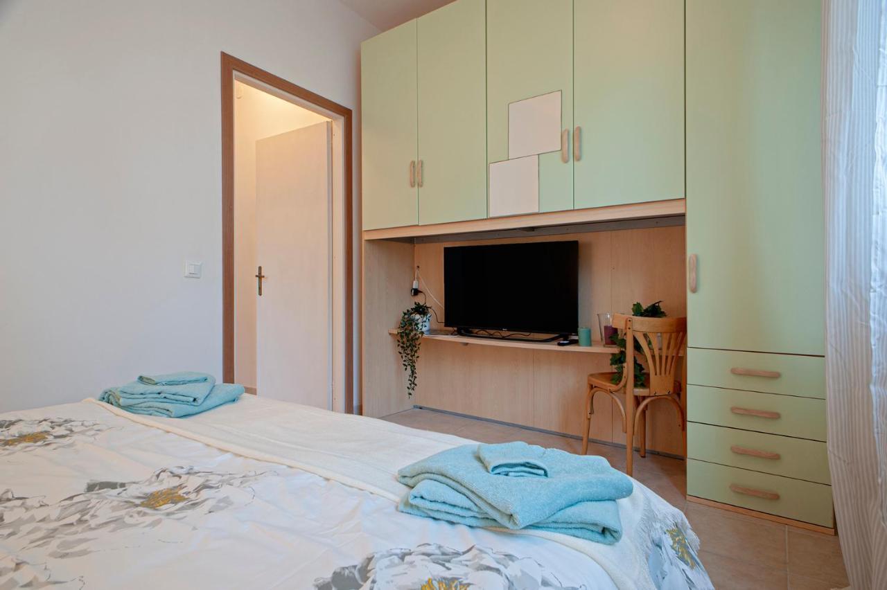 L'Angolo Di Grace Apartment Livorno Bagian luar foto