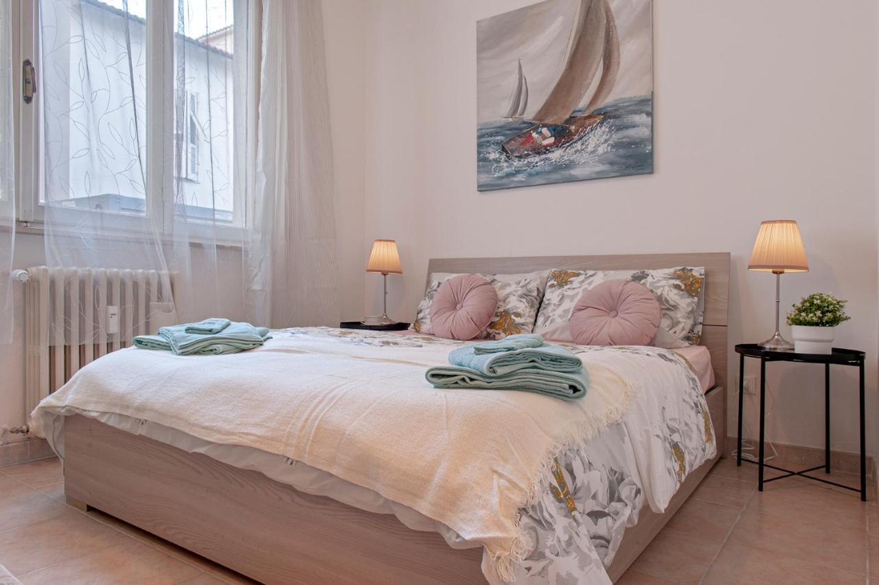 L'Angolo Di Grace Apartment Livorno Bagian luar foto