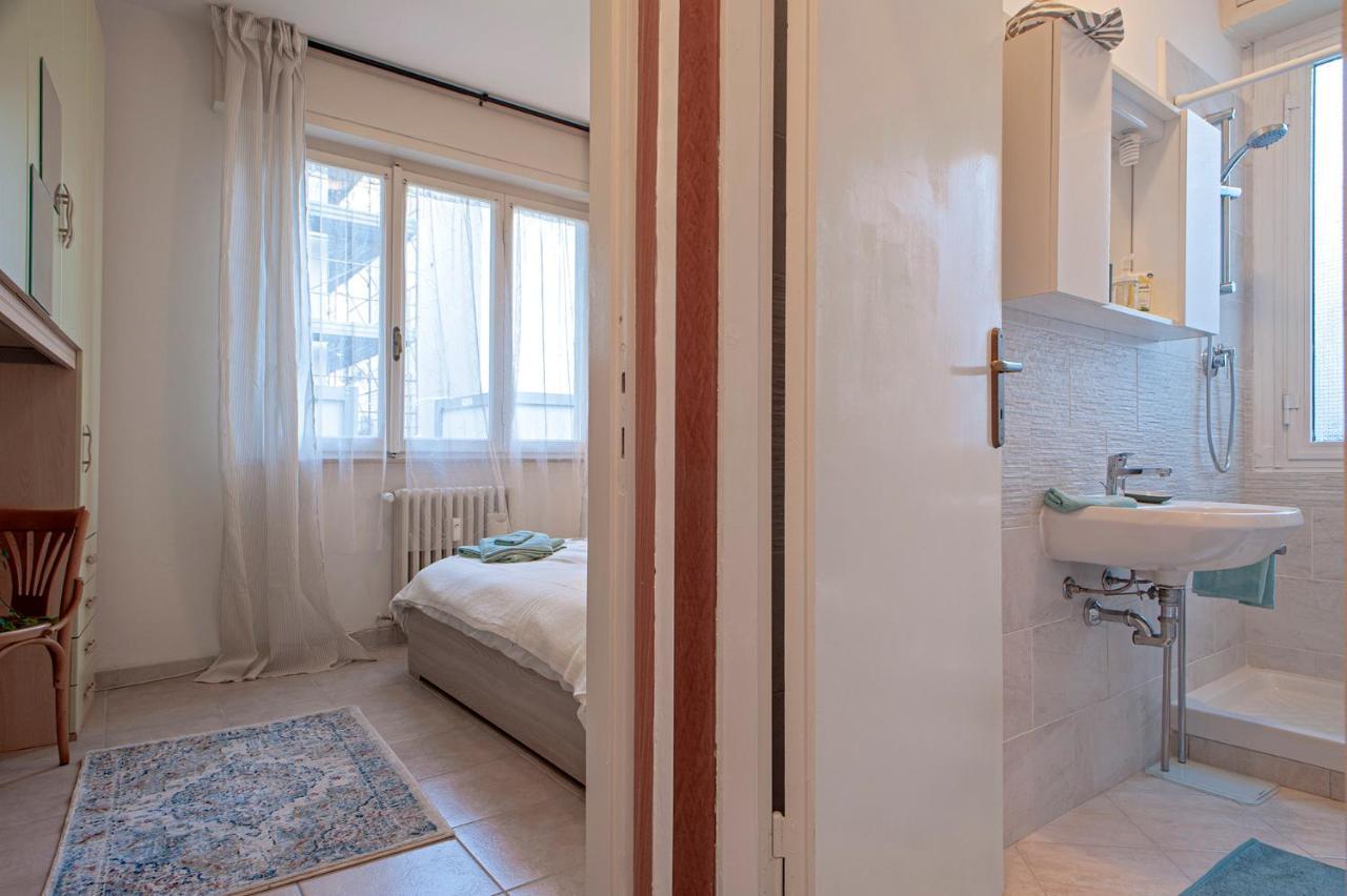 L'Angolo Di Grace Apartment Livorno Bagian luar foto