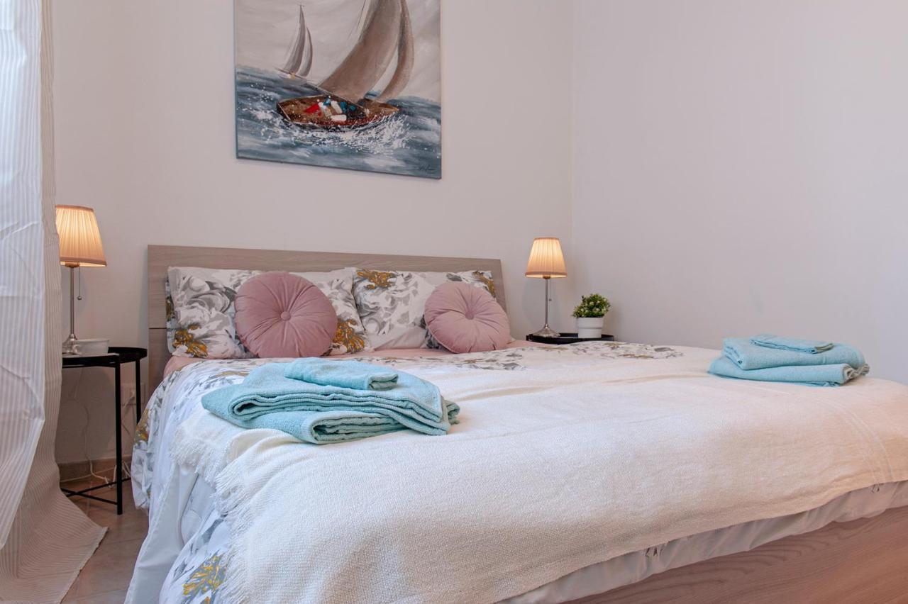 L'Angolo Di Grace Apartment Livorno Bagian luar foto