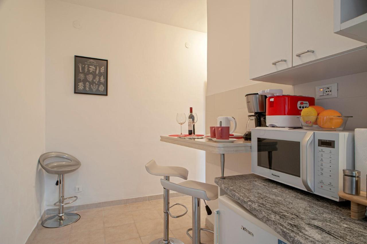 L'Angolo Di Grace Apartment Livorno Bagian luar foto