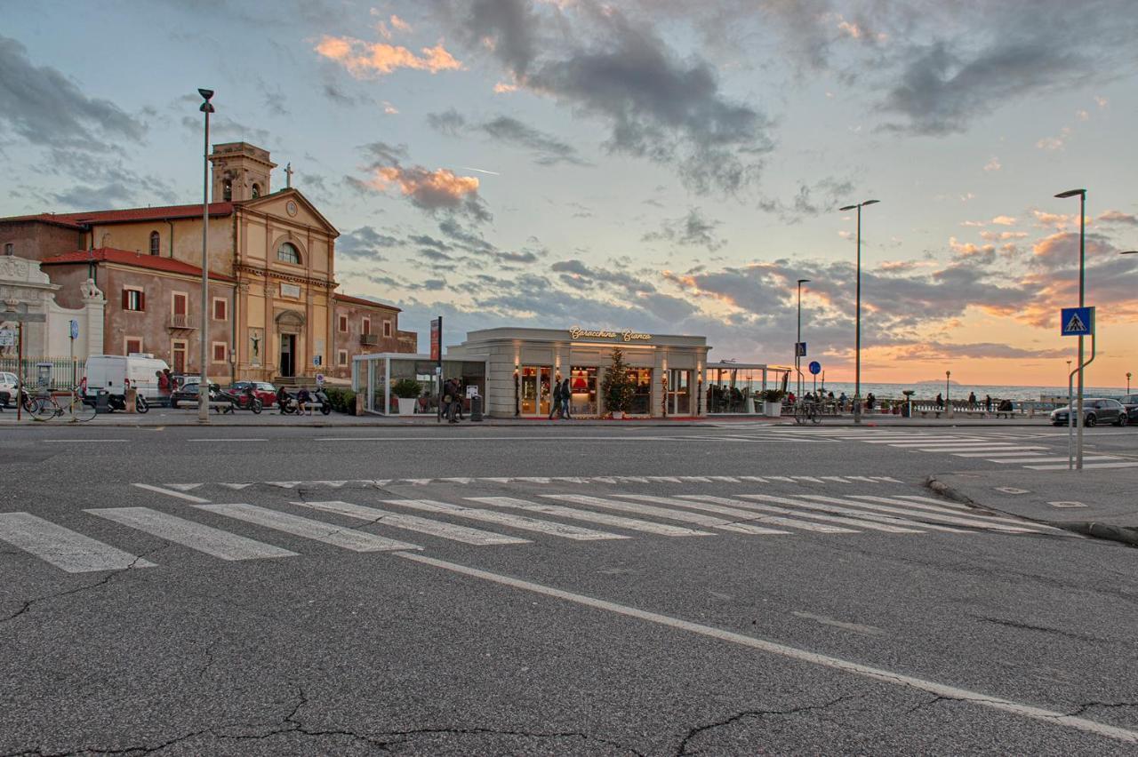 L'Angolo Di Grace Apartment Livorno Bagian luar foto